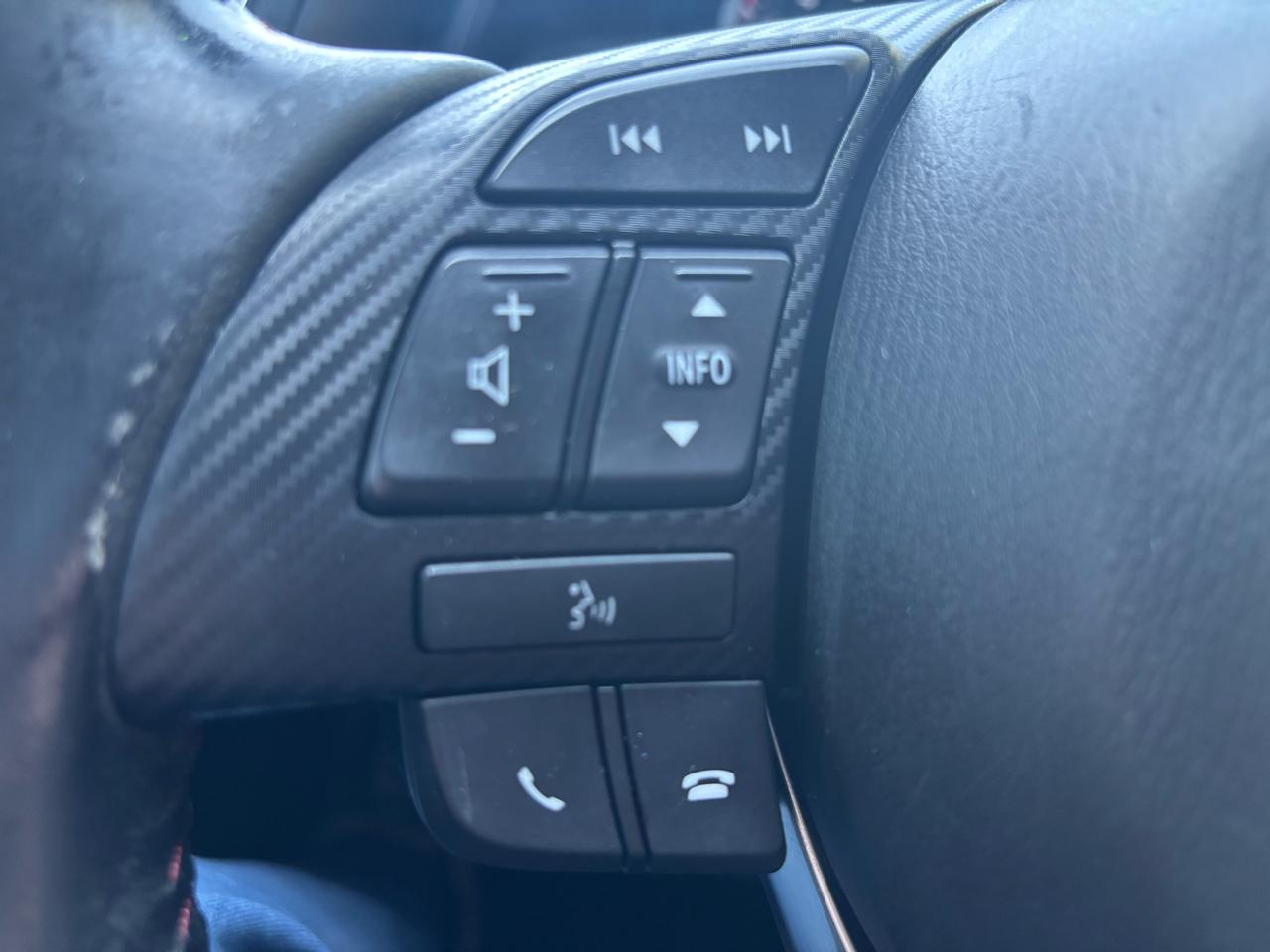 Mazda MAZDA3 s Touring AT 5-Door 2015