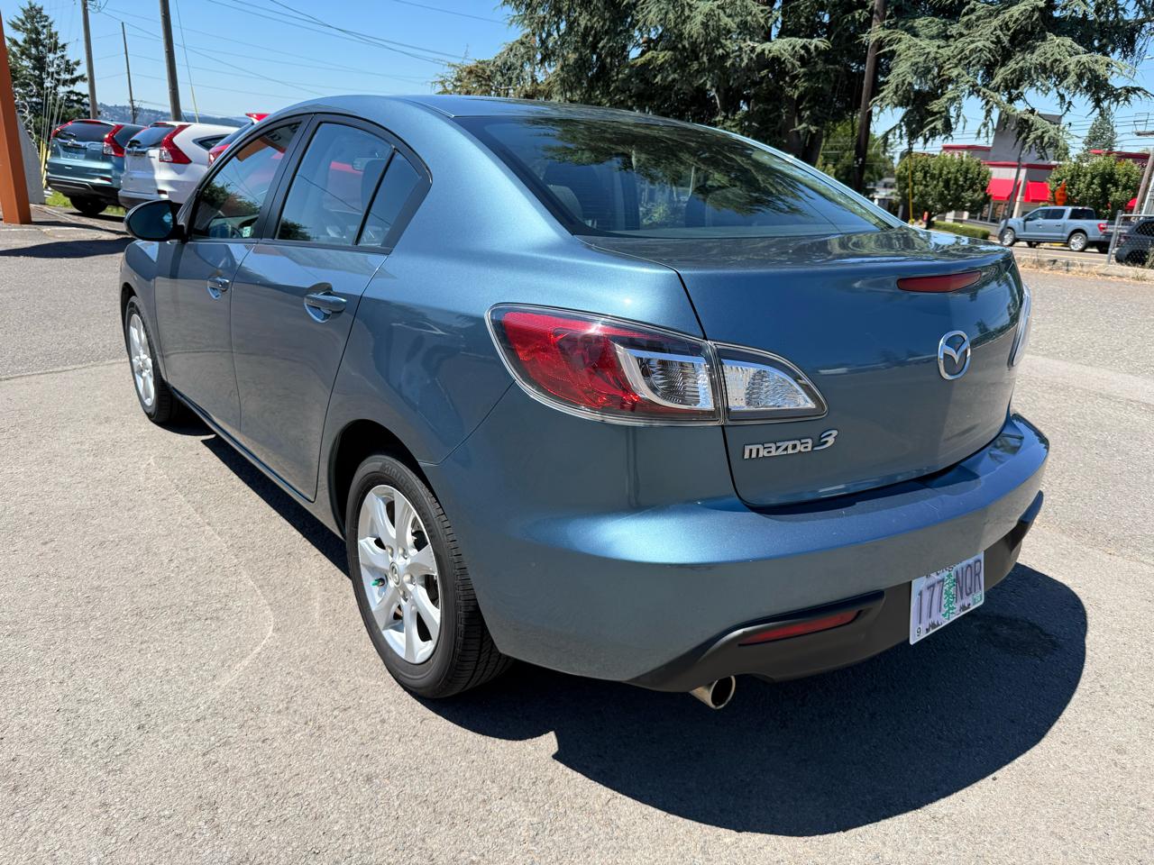 Mazda MAZDA3 i Touring 4-door 2011