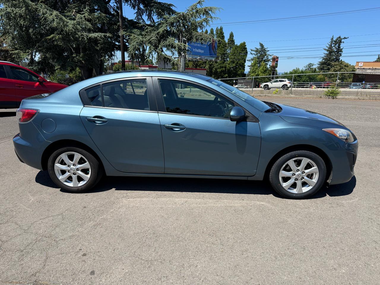 Mazda MAZDA3 i Touring 4-door 2011
