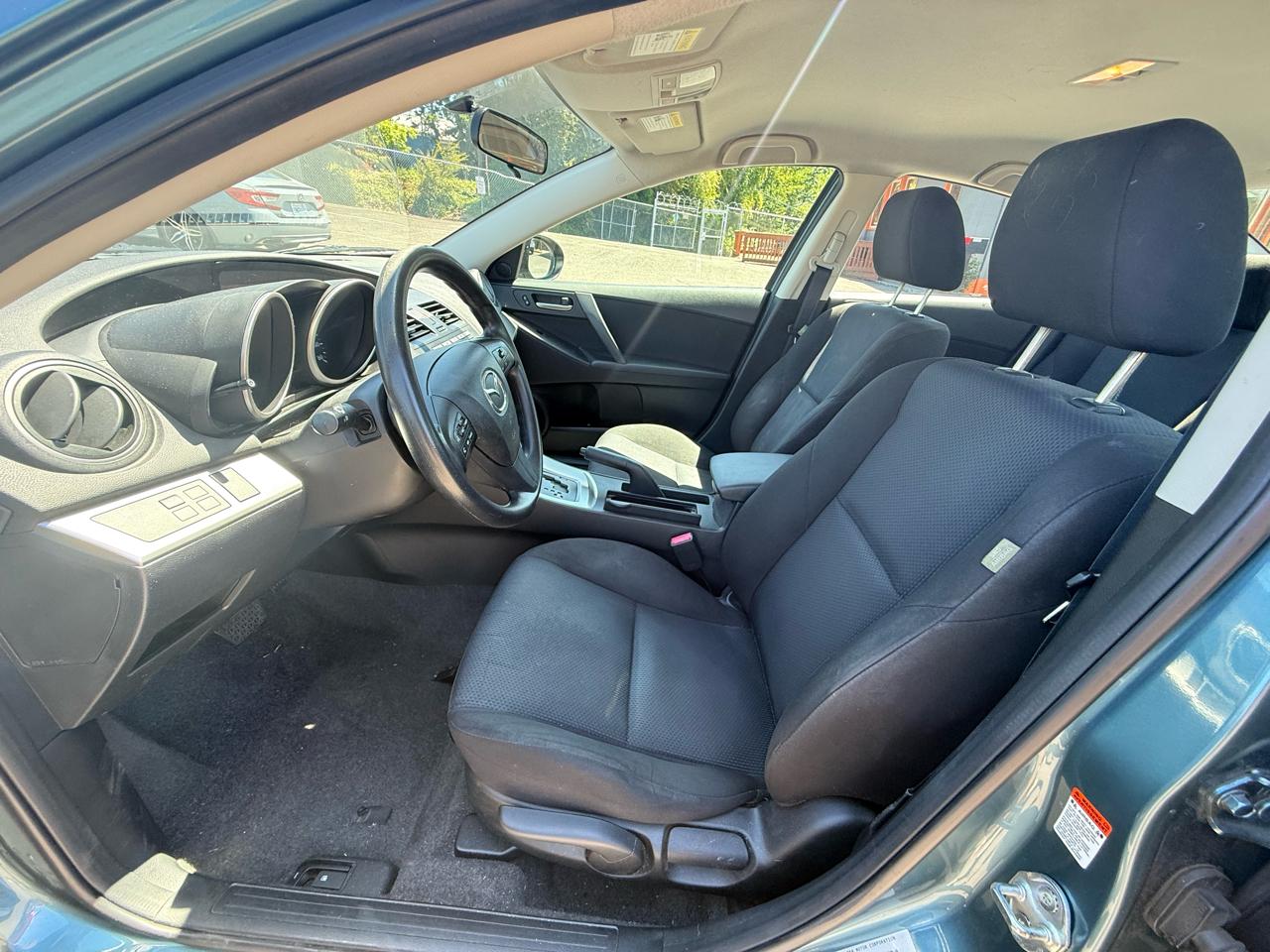 Mazda MAZDA3 i Touring 4-door 2011
