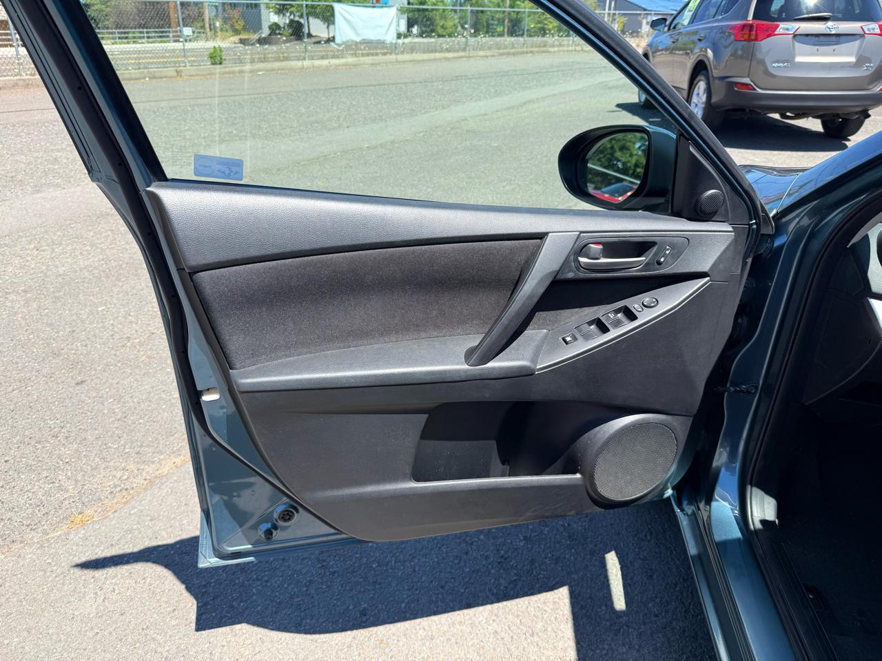 Mazda MAZDA3 i Touring 4-door 2011