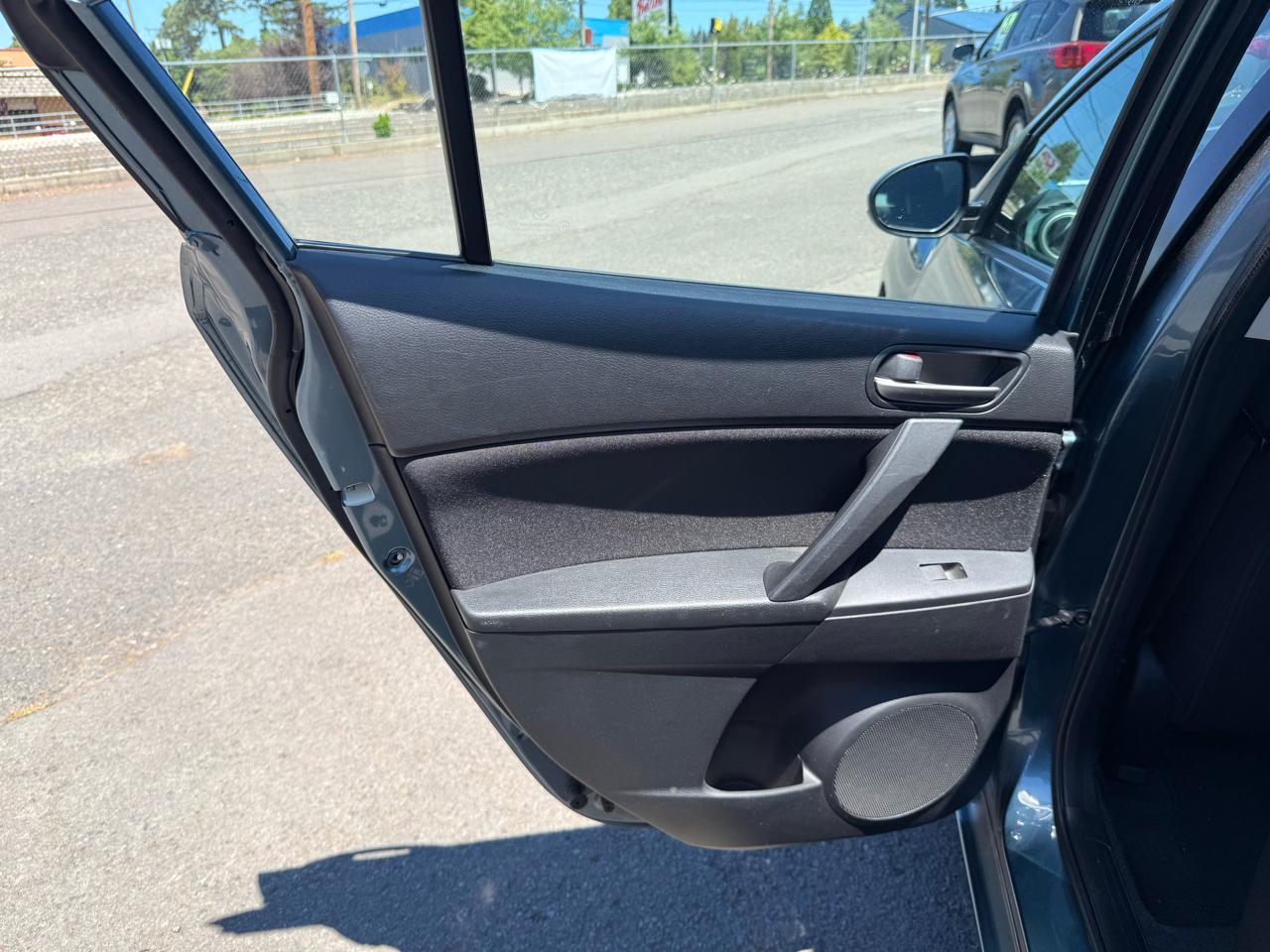 Mazda MAZDA3 i Touring 4-door 2011