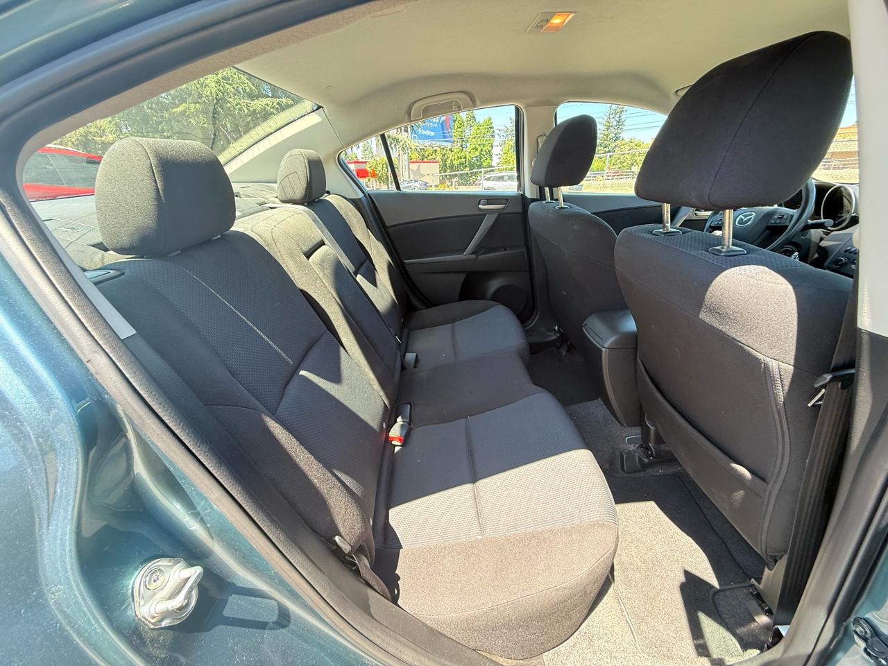 Mazda MAZDA3 i Touring 4-door 2011