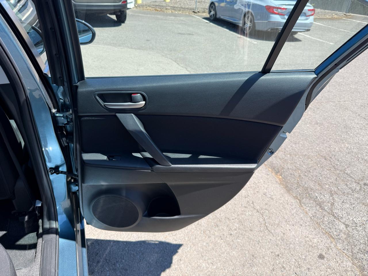 Mazda MAZDA3 i Touring 4-door 2011
