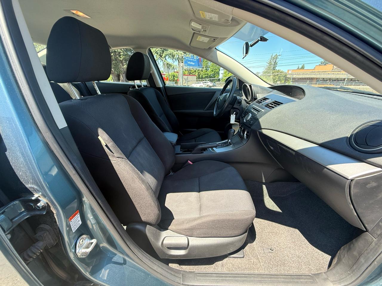 Mazda MAZDA3 i Touring 4-door 2011