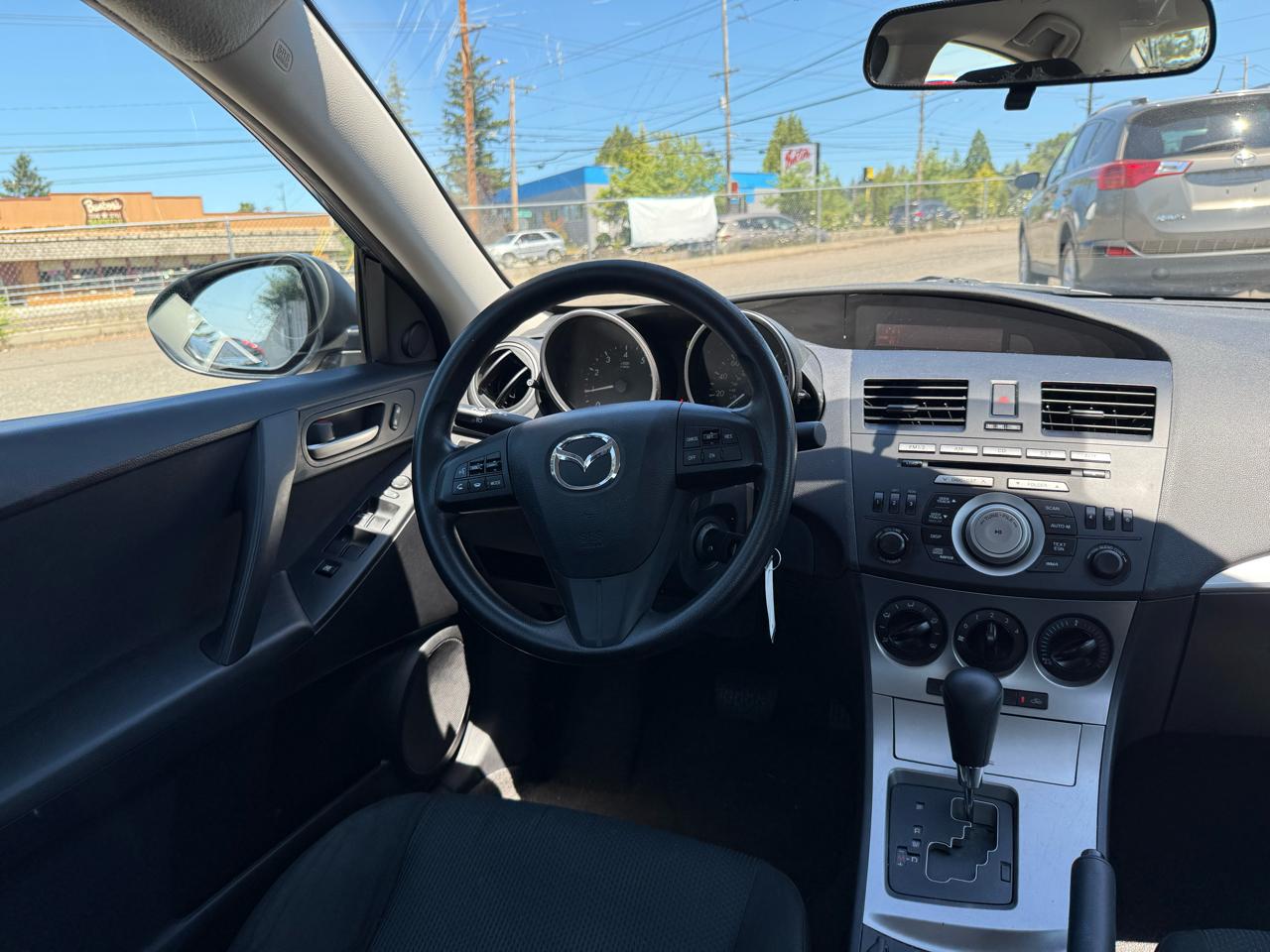 Mazda MAZDA3 i Touring 4-door 2011