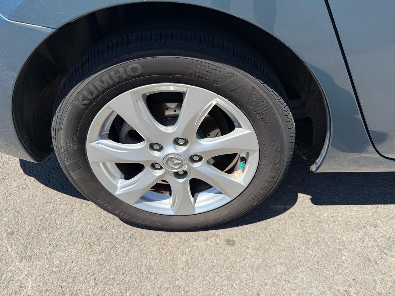 Mazda MAZDA3 i Touring 4-door 2011