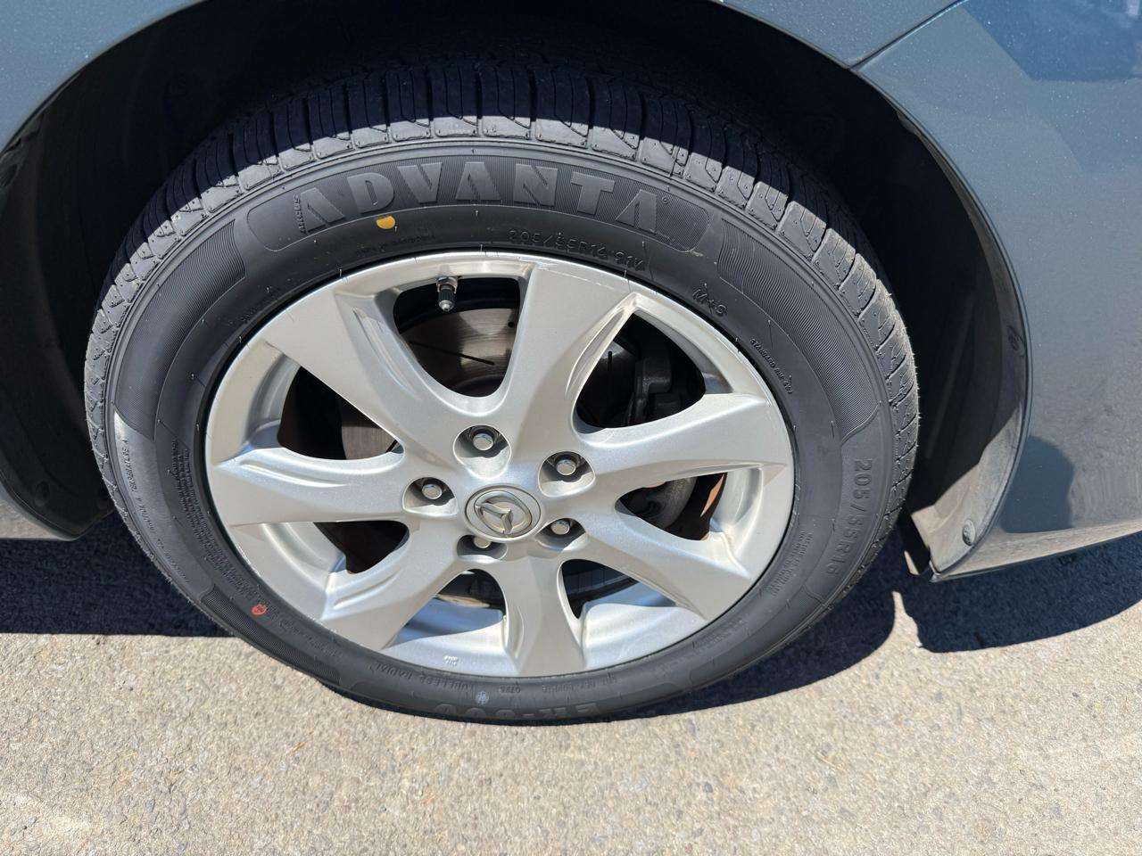 Mazda MAZDA3 i Touring 4-door 2011
