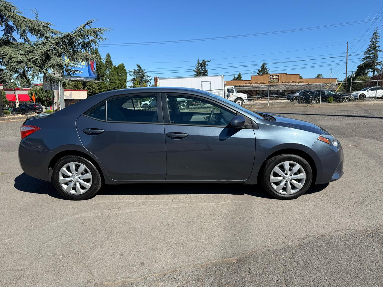 Toyota Corolla 4dr Sdn LE Auto 2015