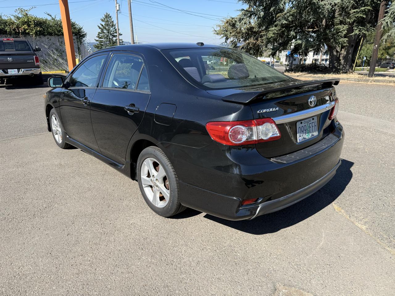 Toyota Corolla S Premium 4D Sedan 2011