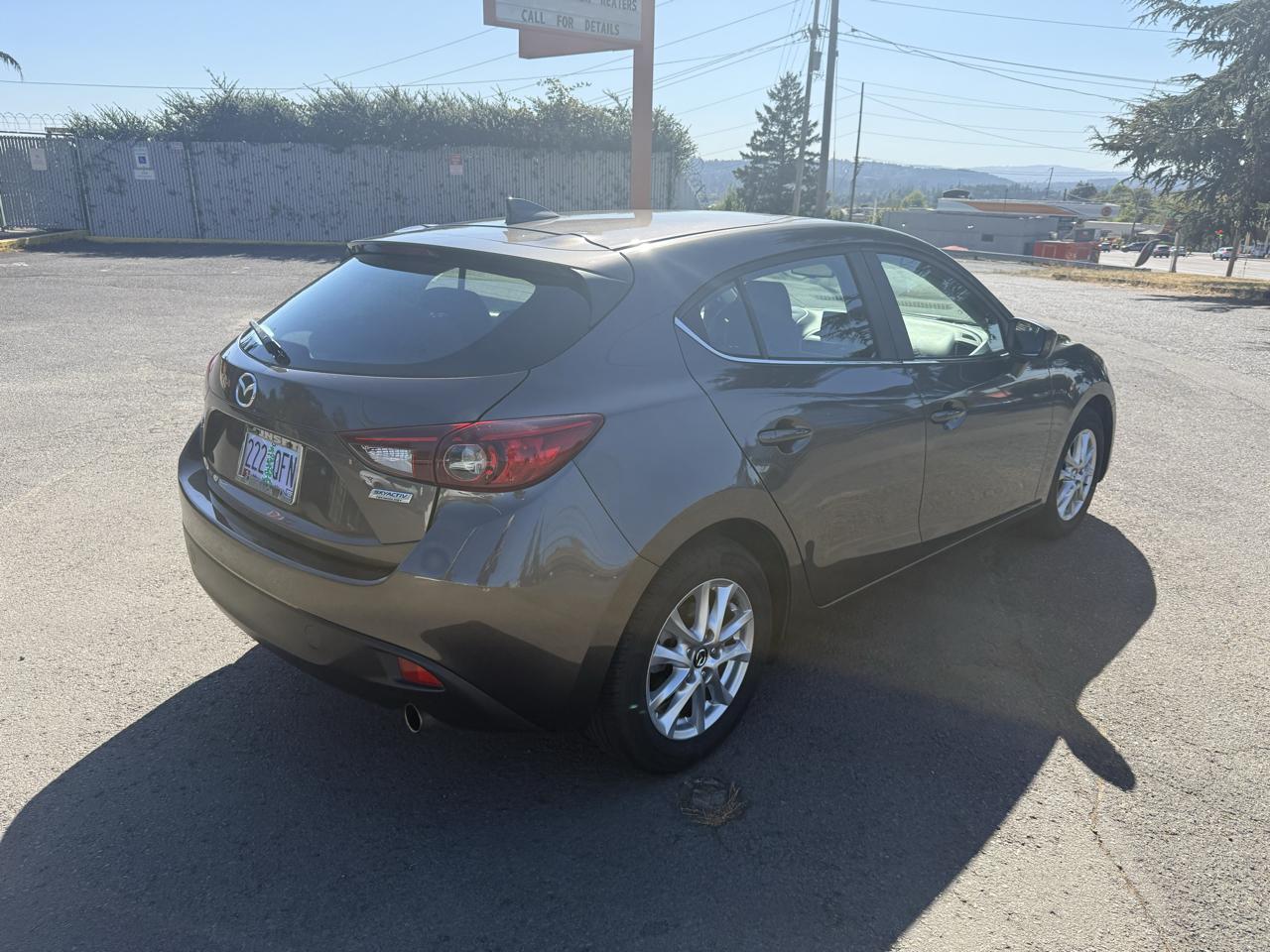 Mazda MAZDA3 i Grand Touring AT 5-Door 2016