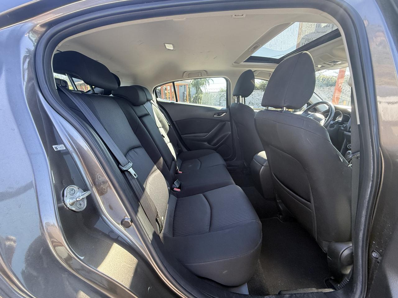 Mazda MAZDA3 i Grand Touring AT 5-Door 2016