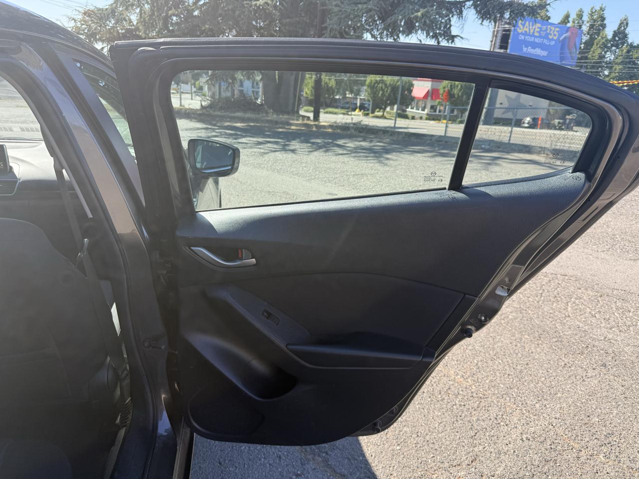 Mazda MAZDA3 i Grand Touring AT 5-Door 2016