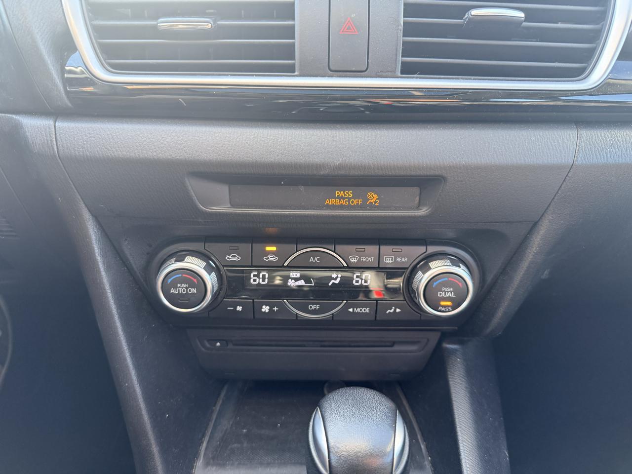 Mazda MAZDA3 i Grand Touring AT 5-Door 2016