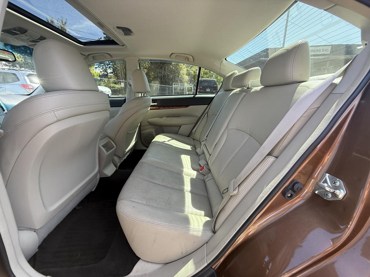 Subaru Legacy 2.5i Limited 2011