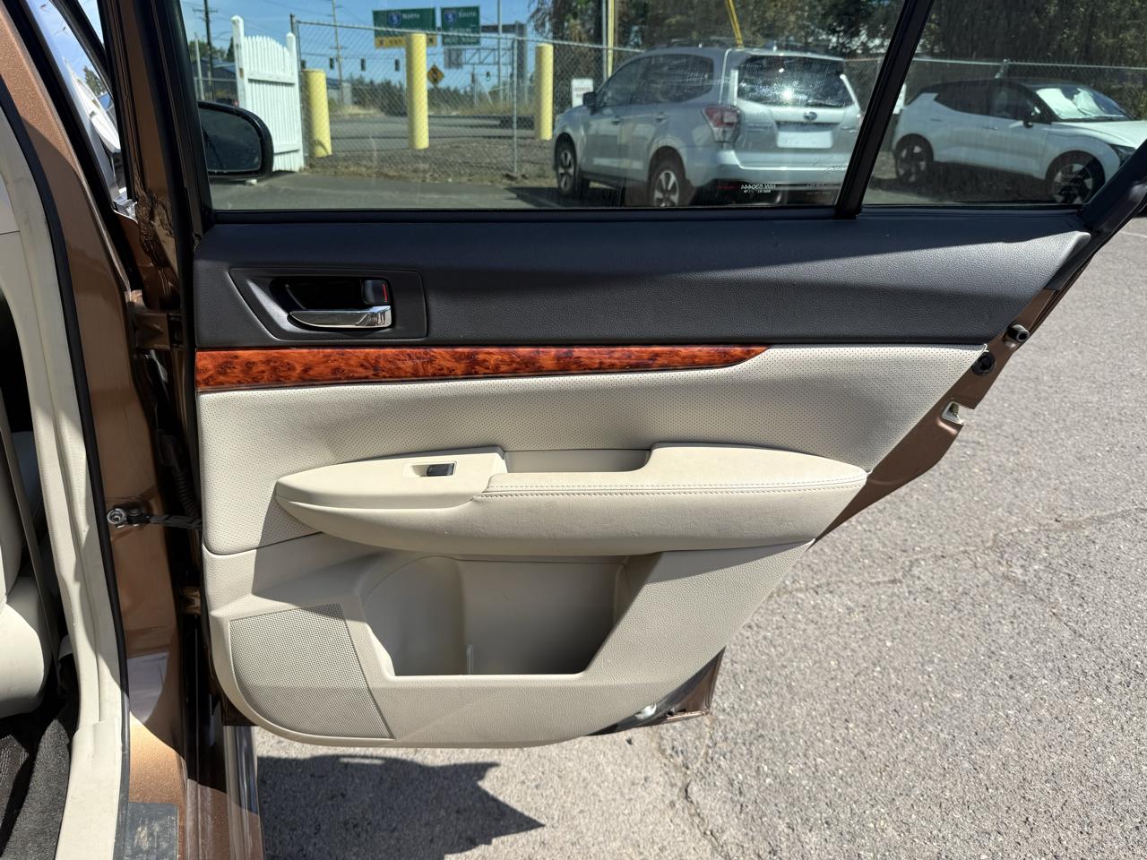 Subaru Legacy 2.5i Limited 2011