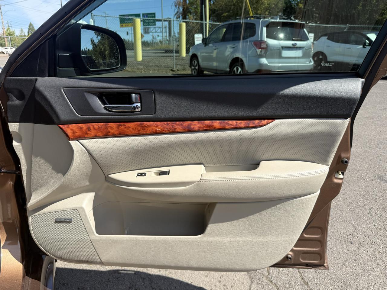 Subaru Legacy 2.5i Limited 2011