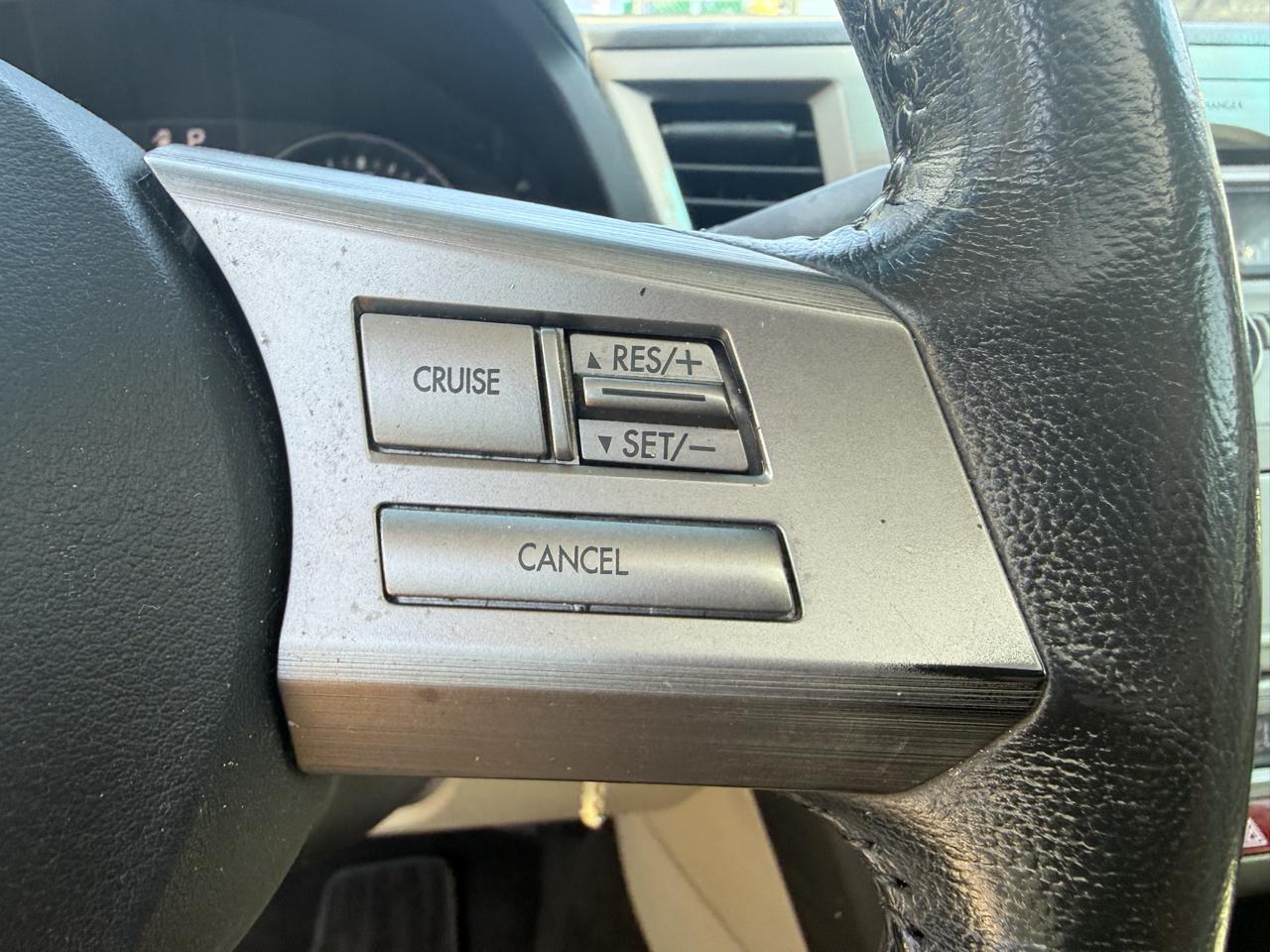 Subaru Legacy 2.5i Limited 2011