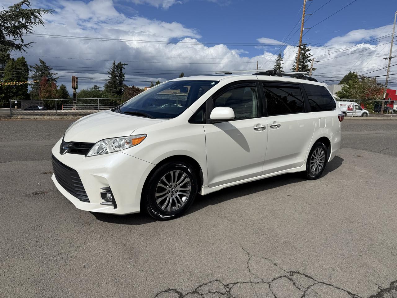 Toyota Sienna photo 3