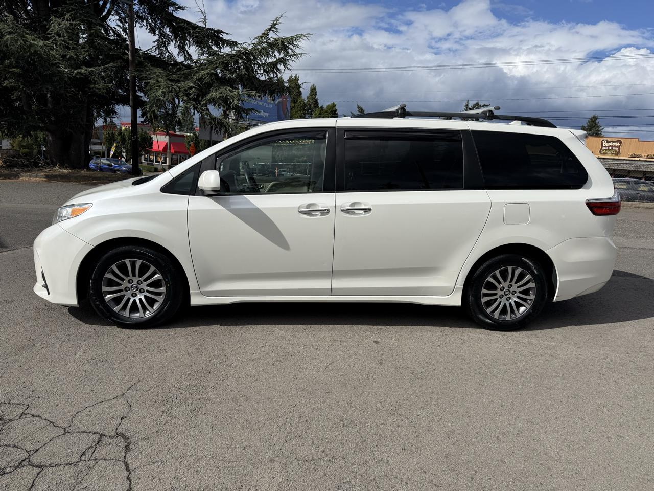 Toyota Sienna photo 4