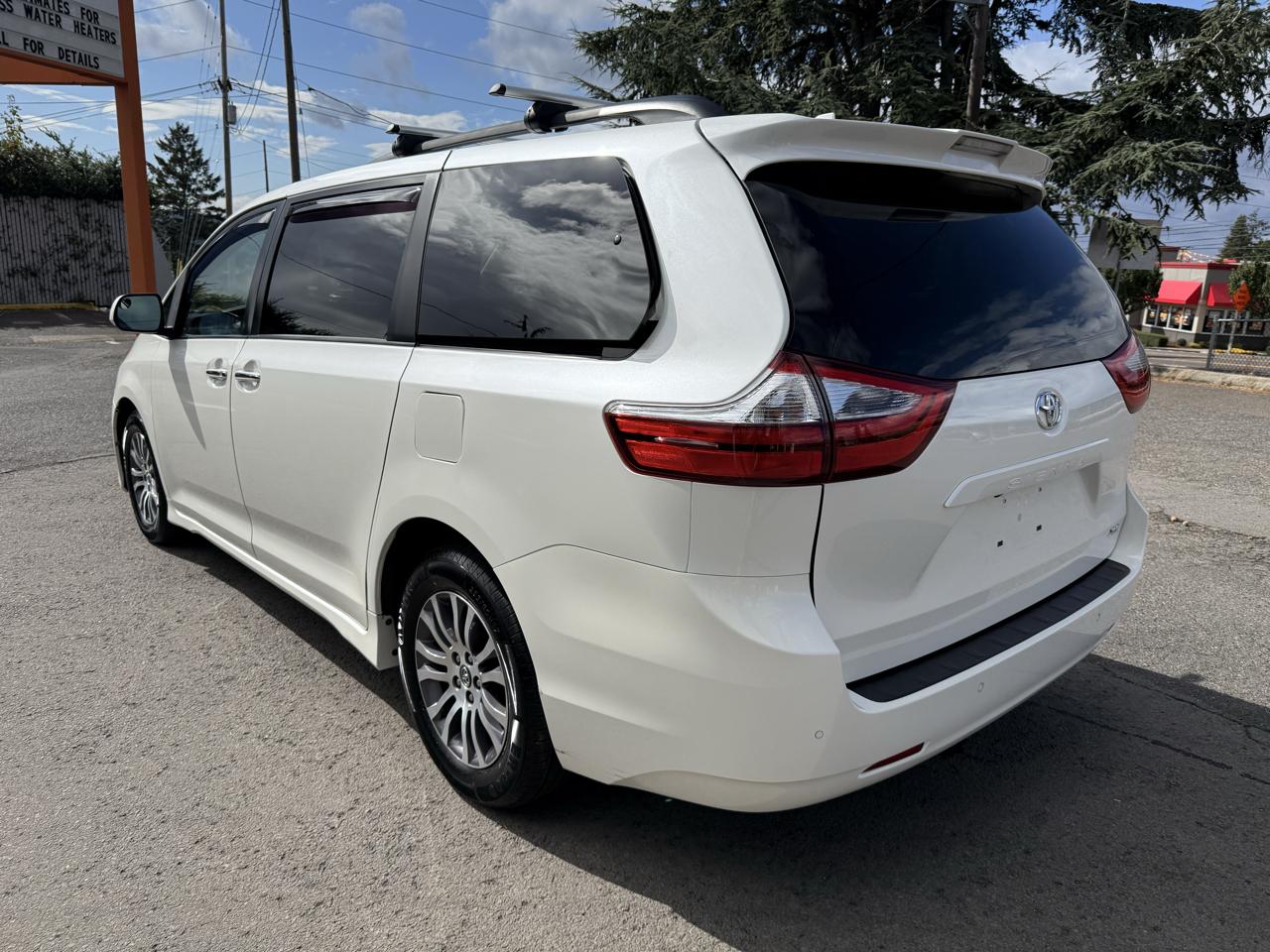 Toyota Sienna photo 5