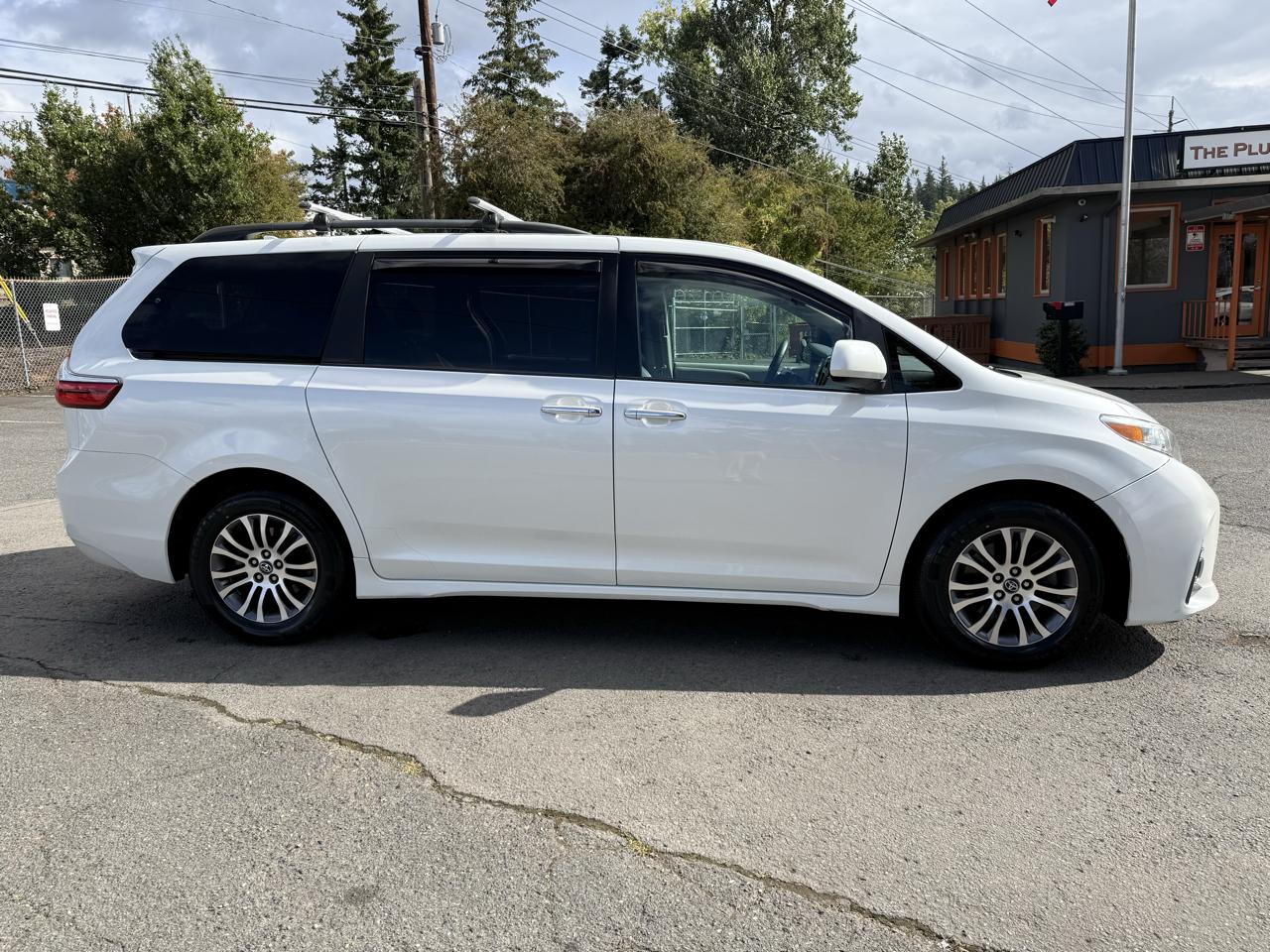 Toyota Sienna photo 8