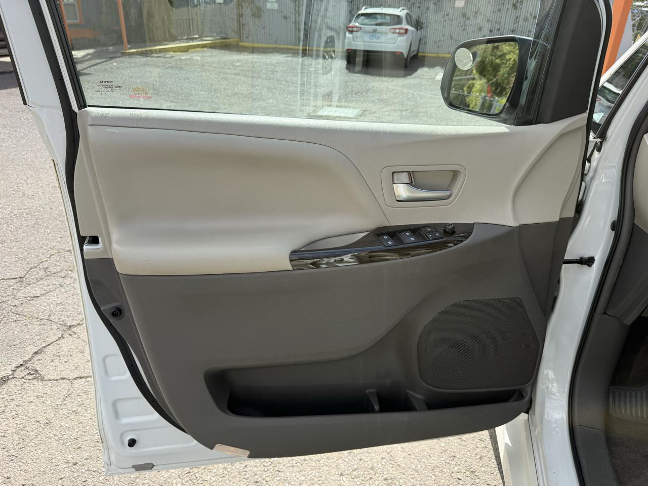 Toyota Sienna photo 13