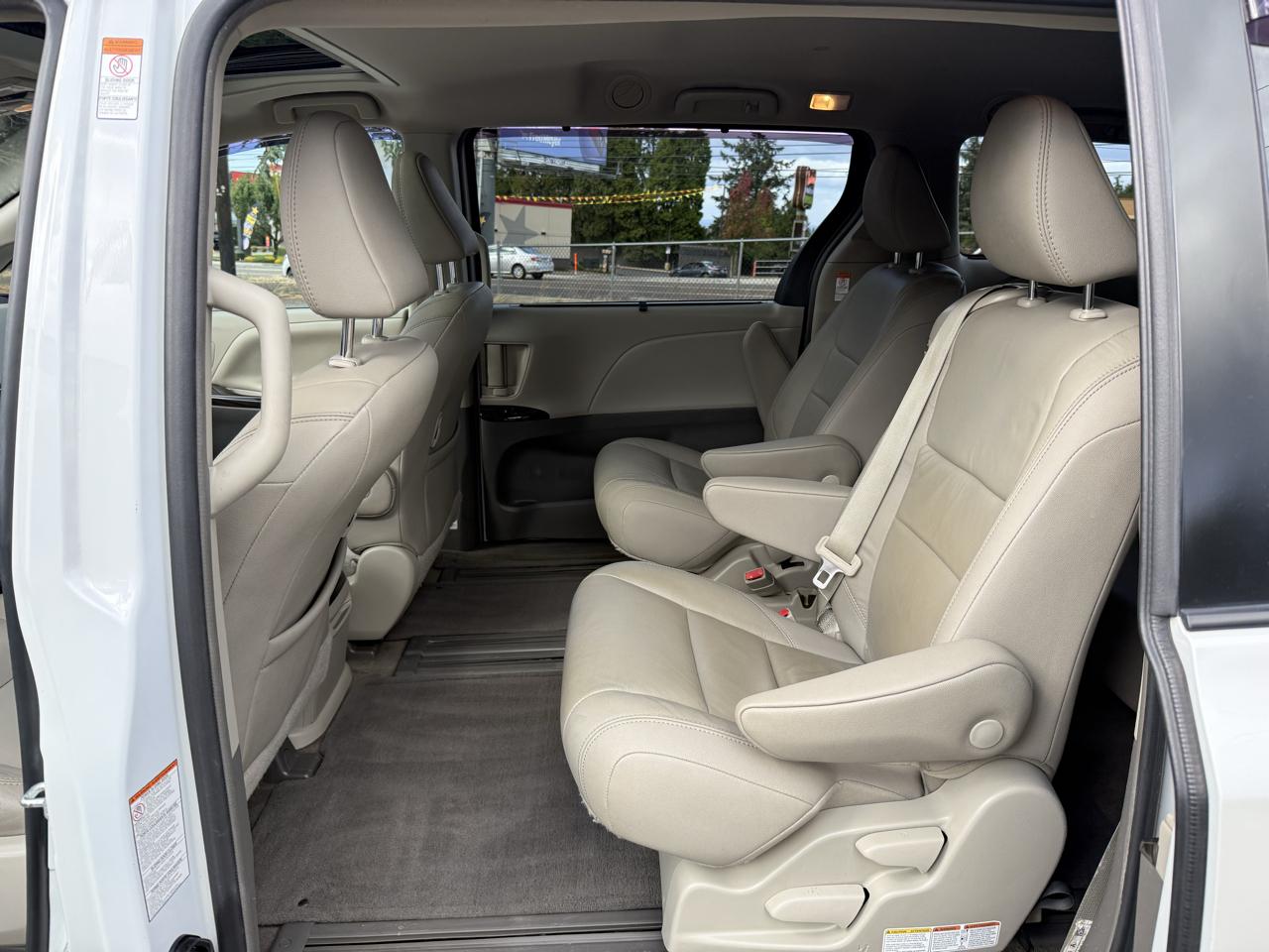 Toyota Sienna photo 15