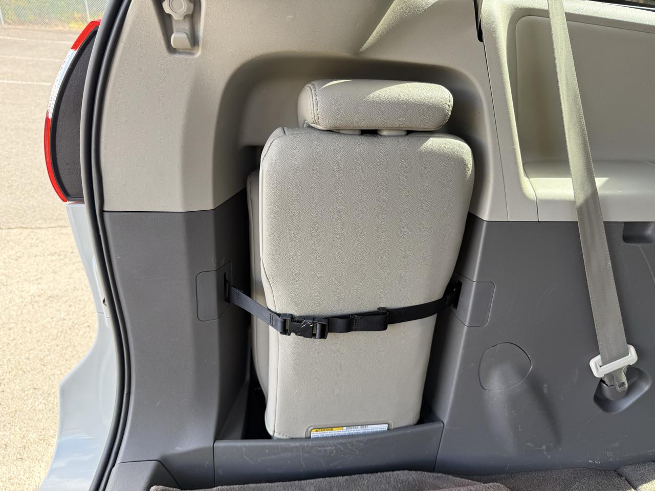 Toyota Sienna photo 19
