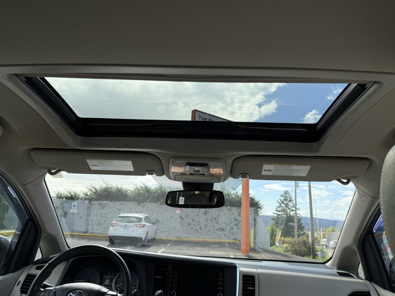 Toyota Sienna photo 25
