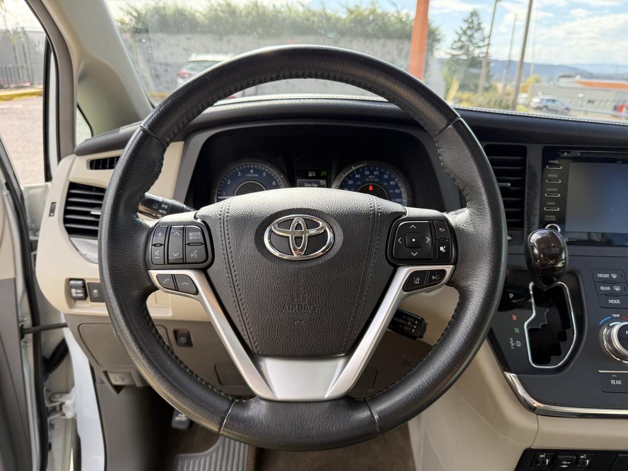 Toyota Sienna photo 28