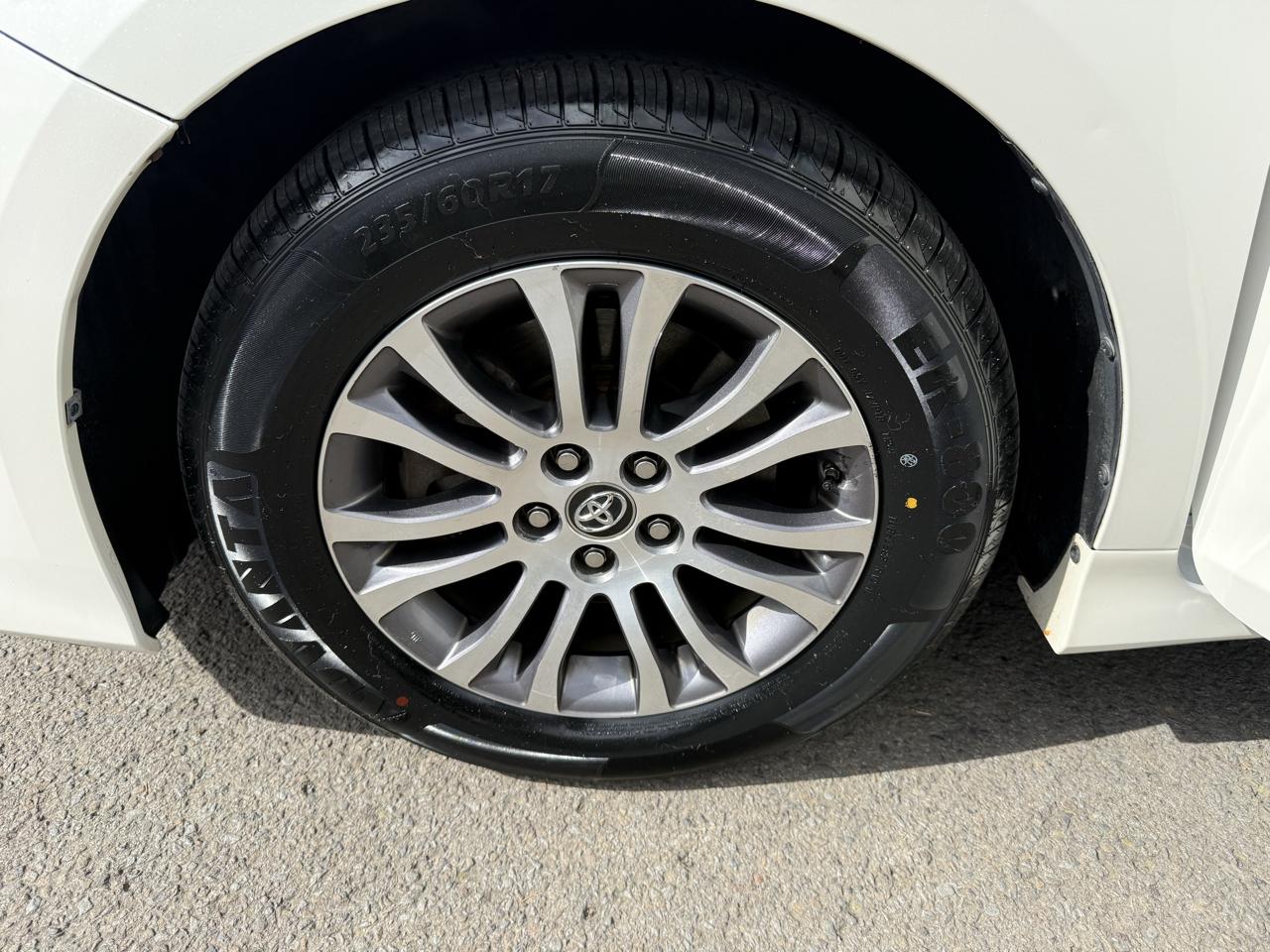 Toyota Sienna photo 37
