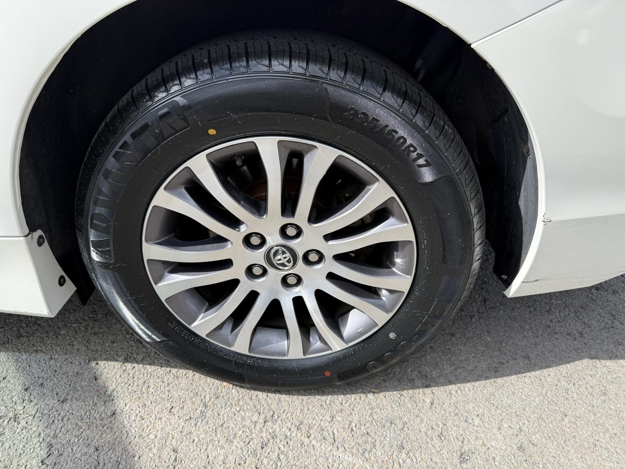 Toyota Sienna photo 38