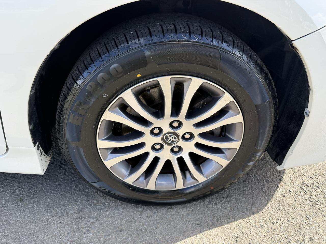 Toyota Sienna photo 39