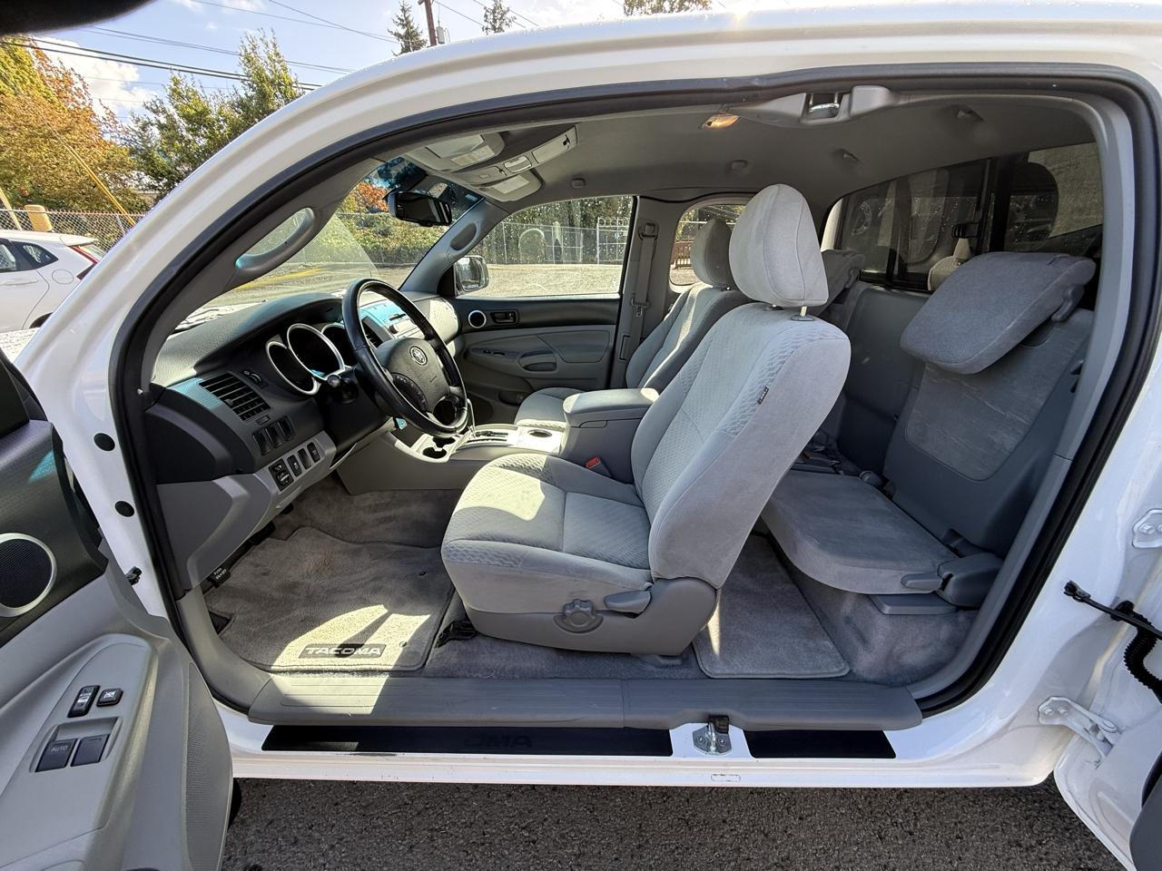 Toyota Tacoma photo 11