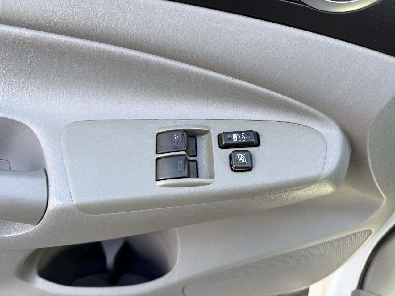 Toyota Tacoma photo 14