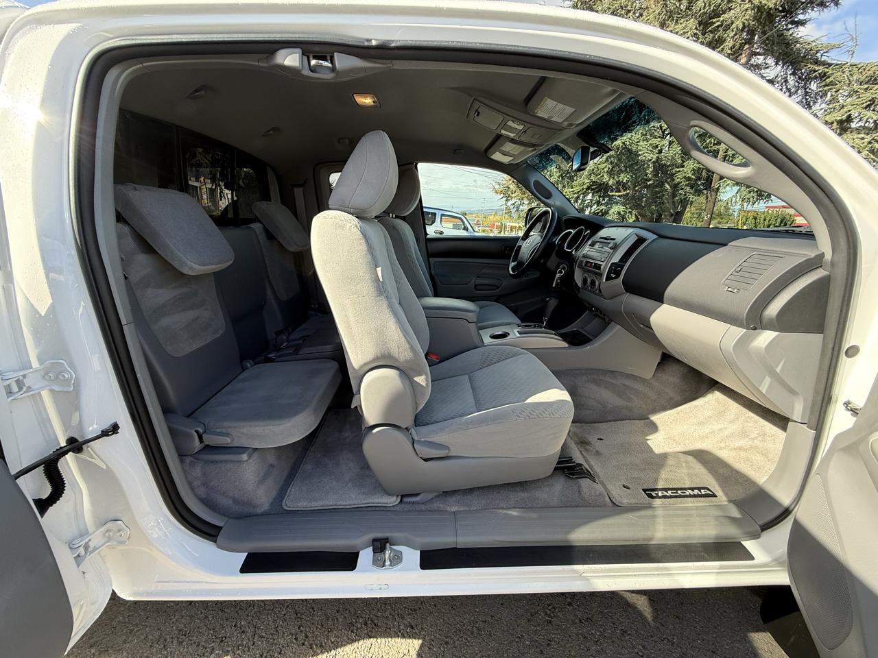 Toyota Tacoma photo 16