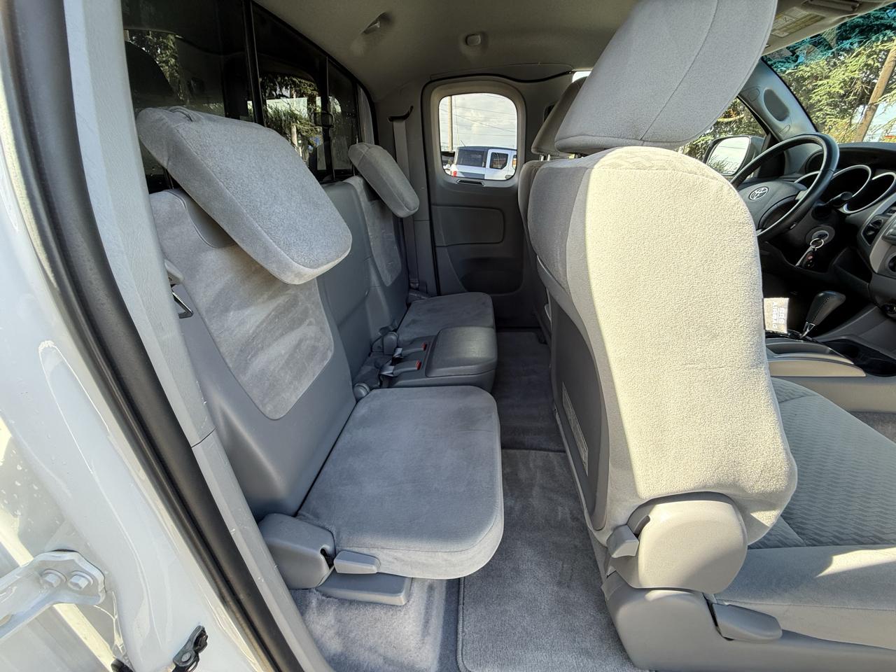 Toyota Tacoma photo 17