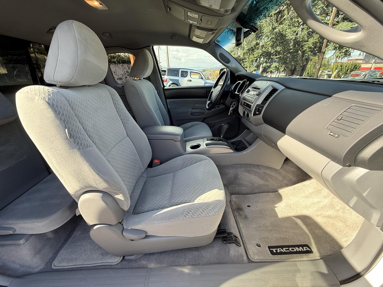 Toyota Tacoma photo 18