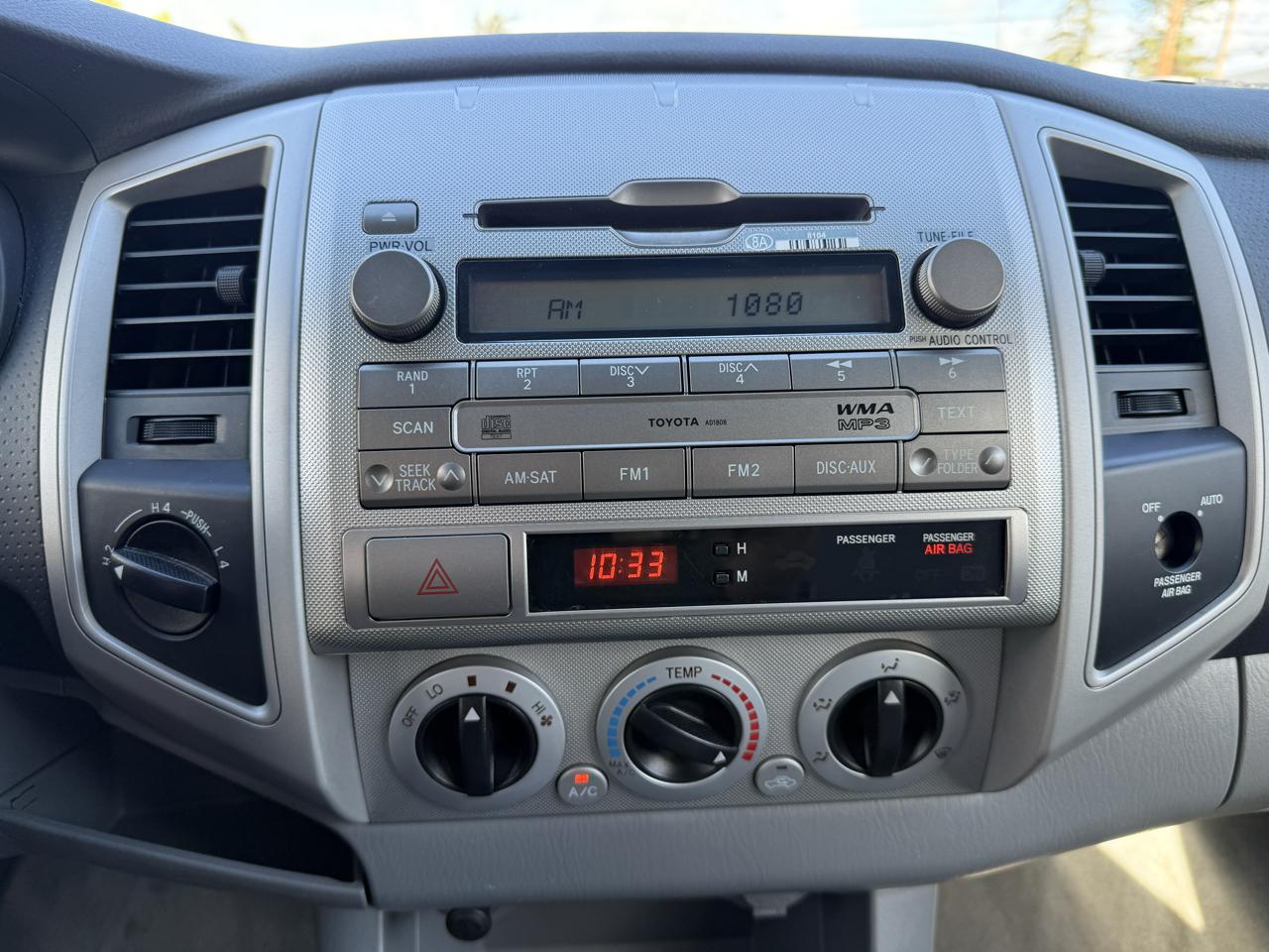 Toyota Tacoma photo 24