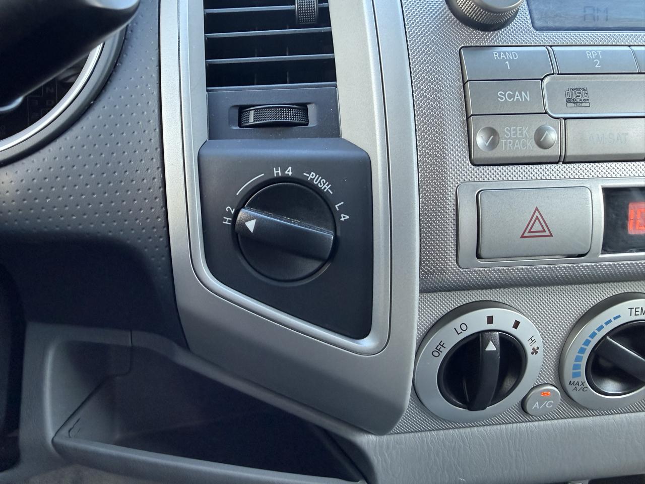 Toyota Tacoma photo 25