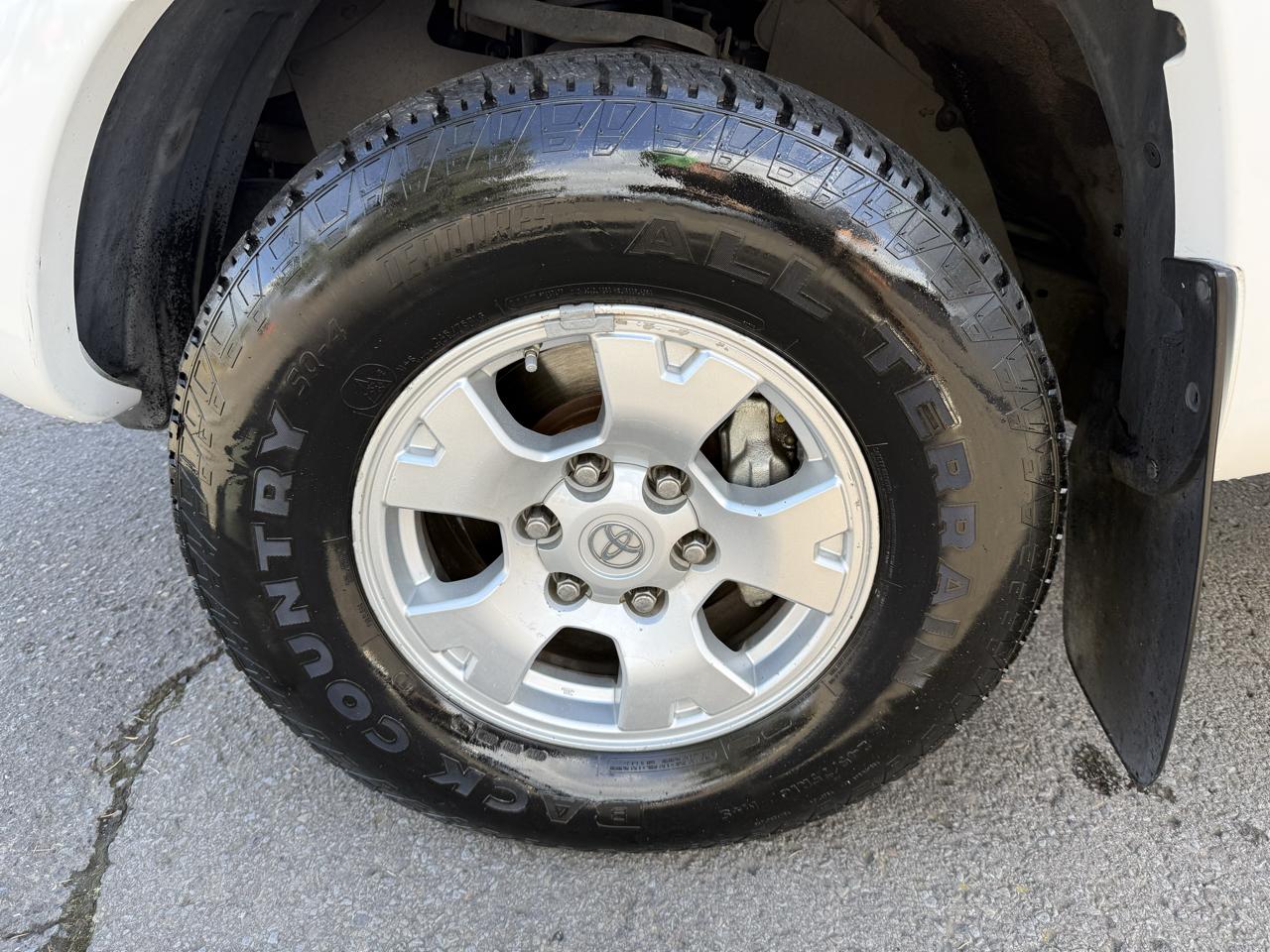 Toyota Tacoma photo 27