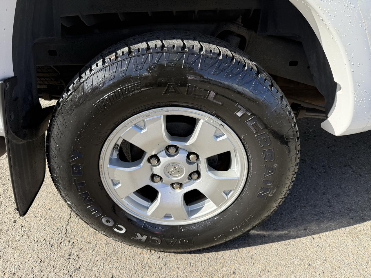 Toyota Tacoma photo 29