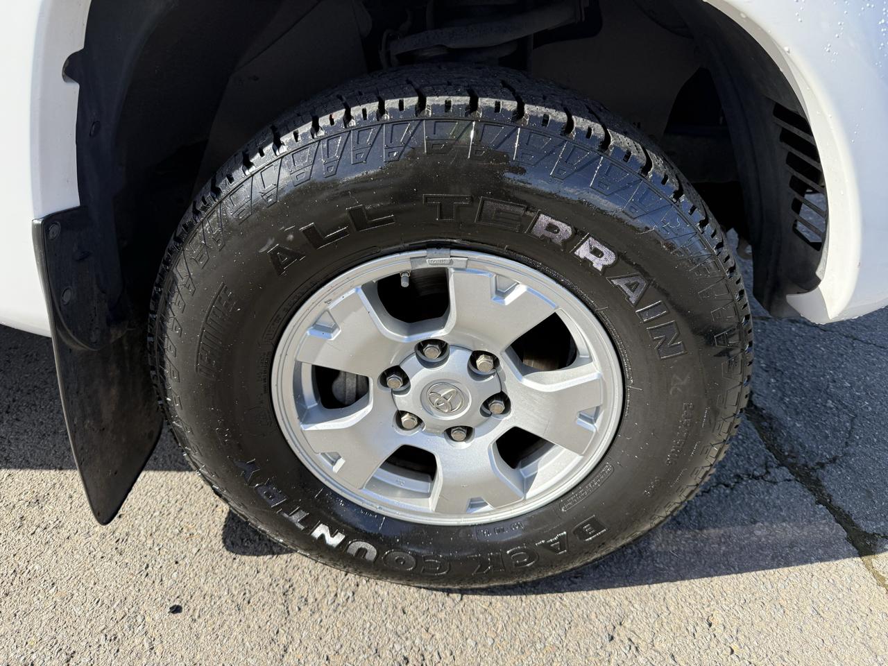 Toyota Tacoma photo 30
