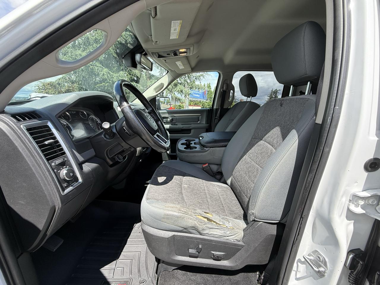 RAM 1500 Big Horn Crew Cab 4WD 2017