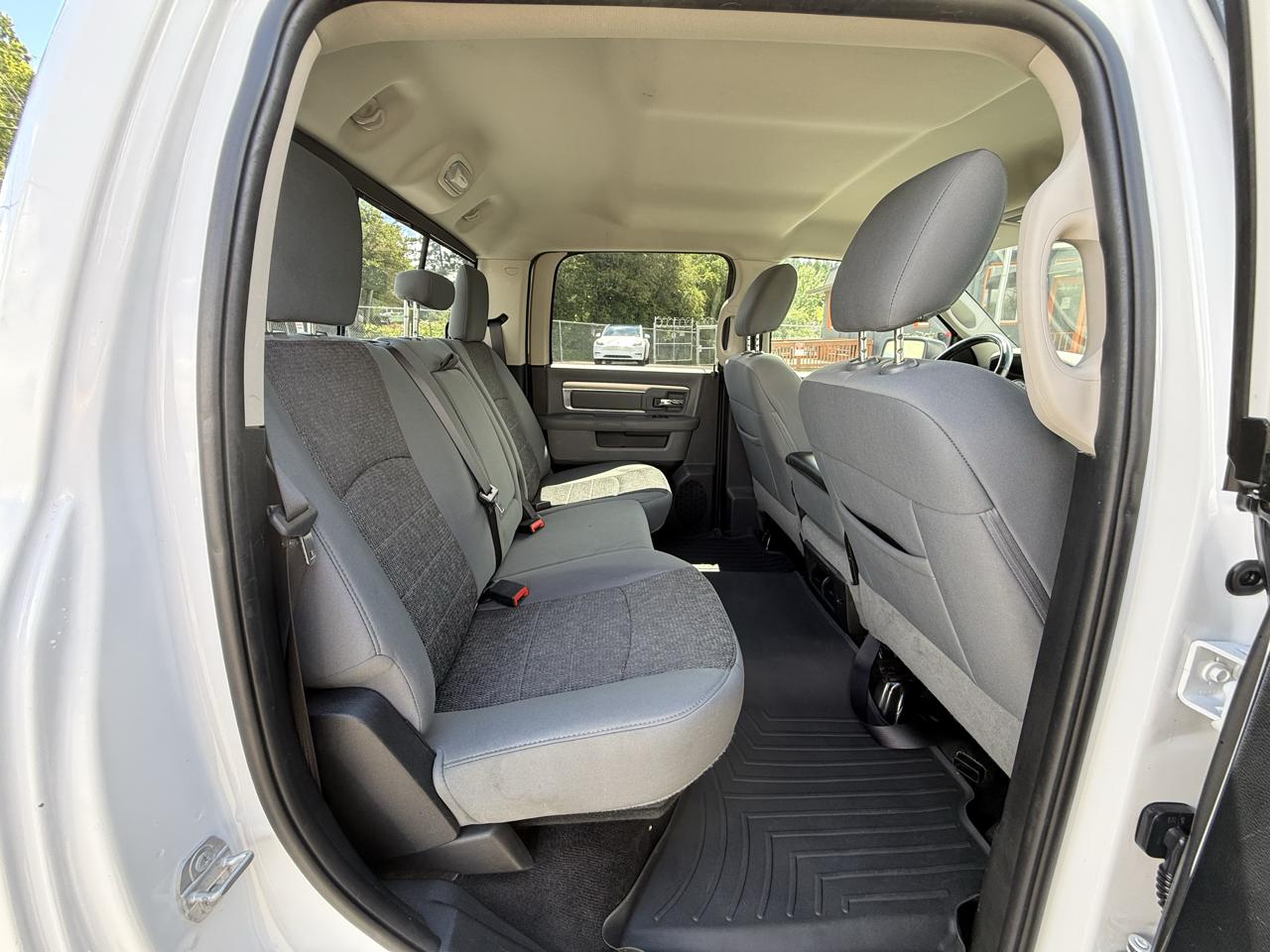 RAM 1500 Big Horn Crew Cab 4WD 2017