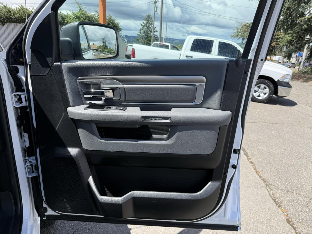 RAM 1500 Big Horn Crew Cab 4WD 2017