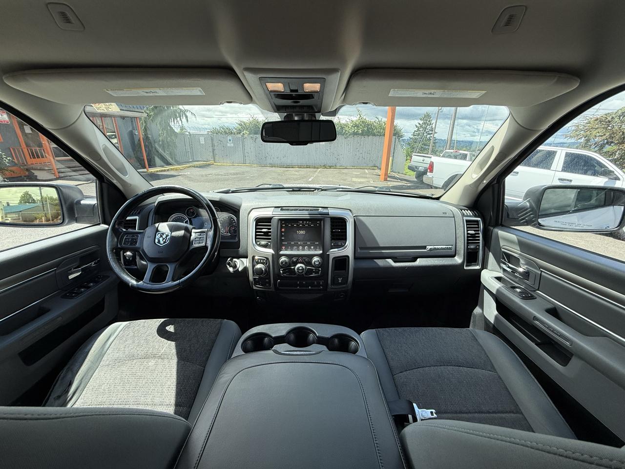 RAM 1500 Big Horn Crew Cab 4WD 2017