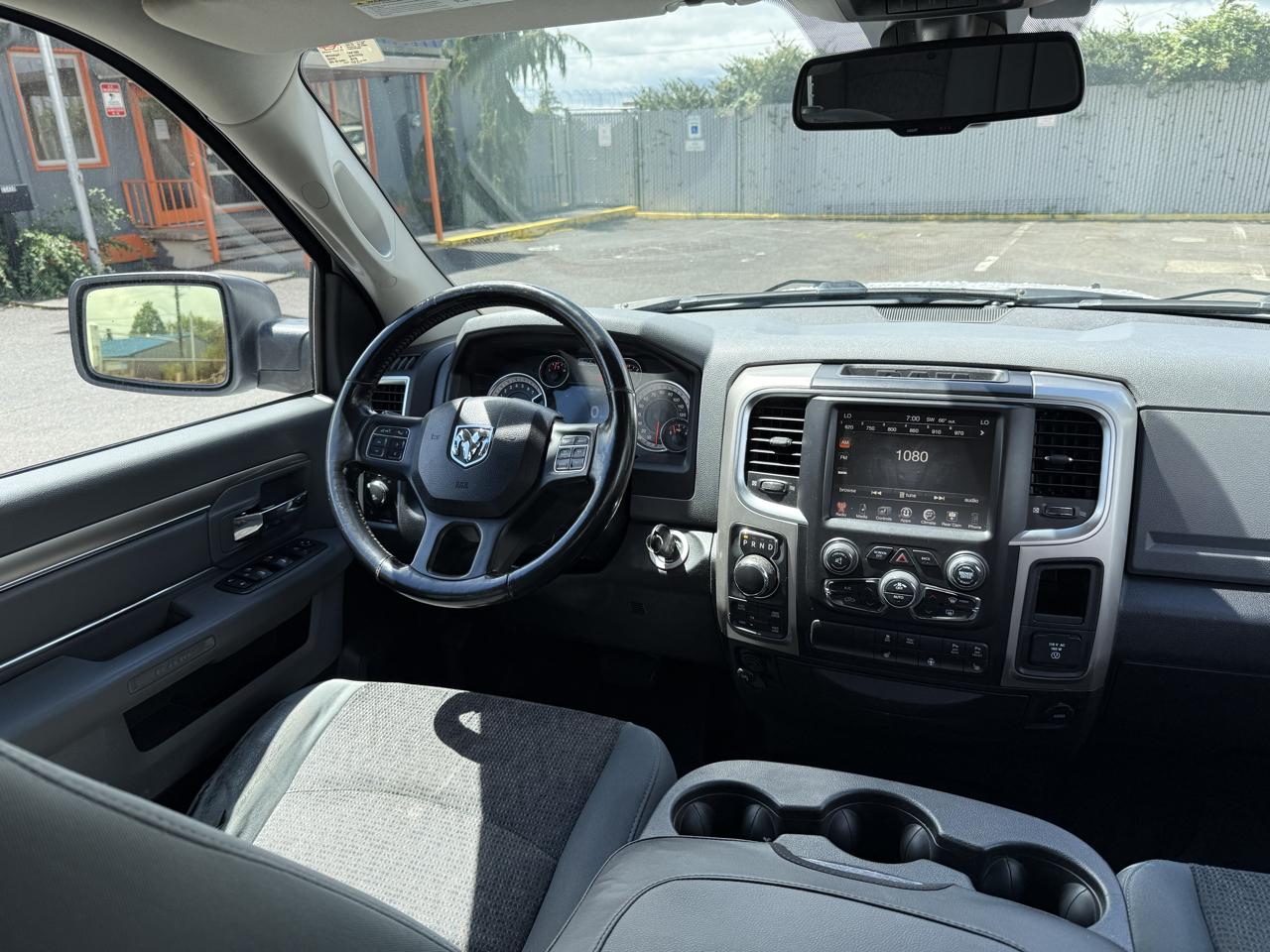 RAM 1500 Big Horn Crew Cab 4WD 2017