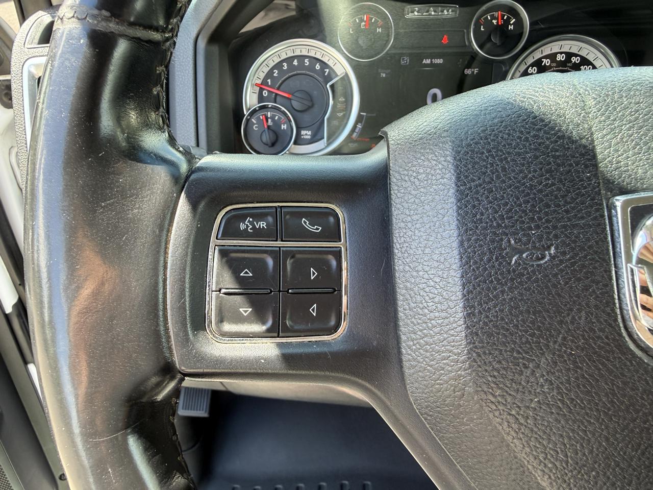 RAM 1500 Big Horn Crew Cab 4WD 2017